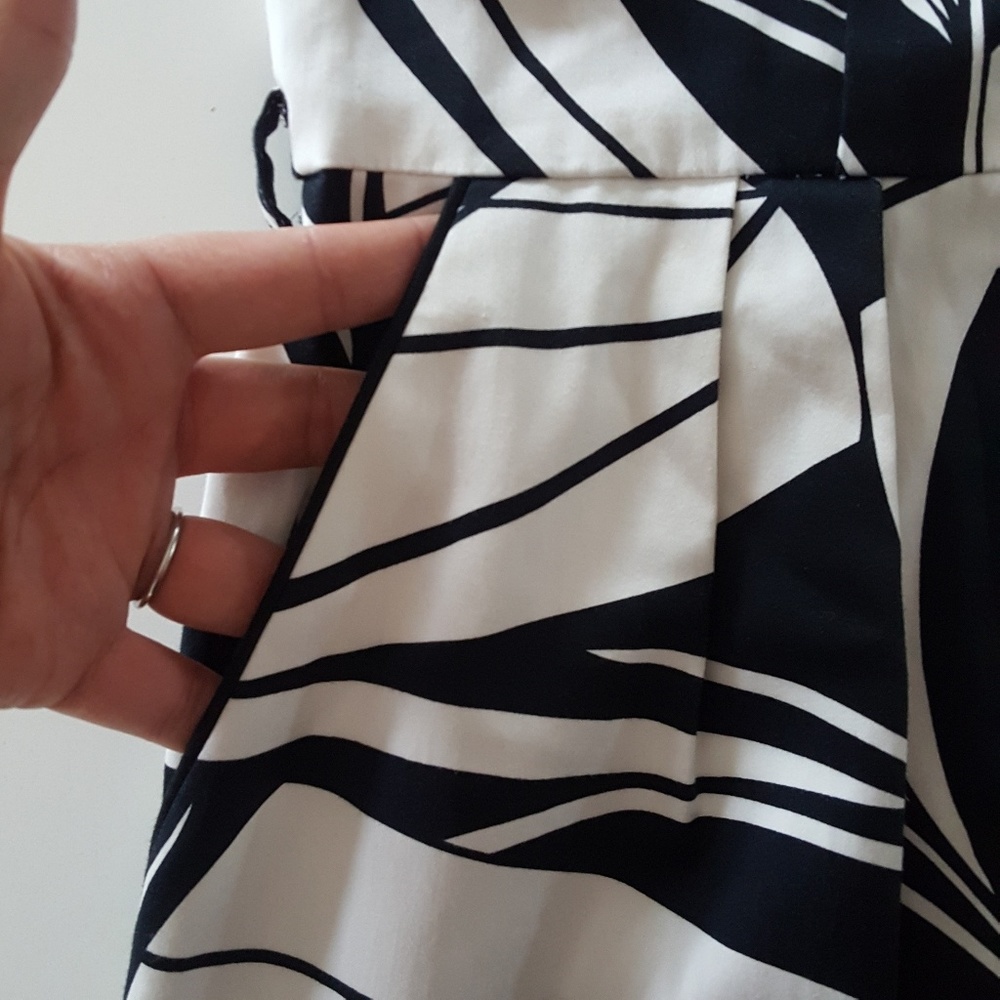 HP ❤️Petite black and white dress w pockets - Picture 5 of 5